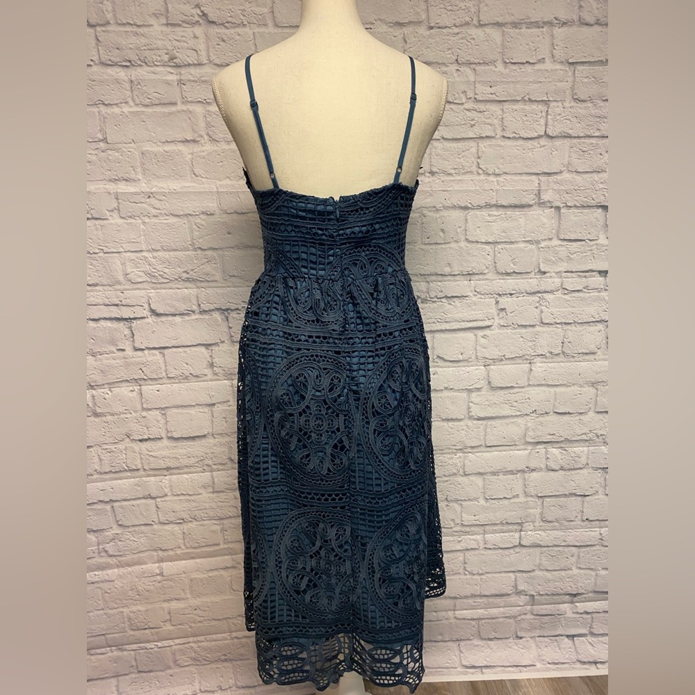 Hidden Label Elegant Blue Lace Midi Dress Size Small - Picture 4 of 9